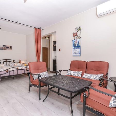 Visit Sofia | Macedonia Square Central Apartment Екстериор снимка